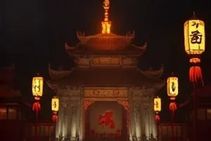 《深海断章》剧照，深潜器灯光下的发光水母群